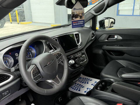 2023 Chrysler Pacifica Touring L