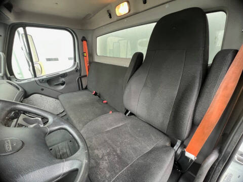 2018 Freightliner M2 106