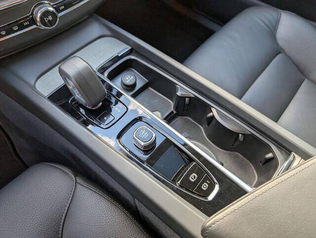 2025 Volvo XC60 B5 Plus Dark Theme