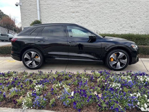 2022 Audi e-tron quattro Premium Plus