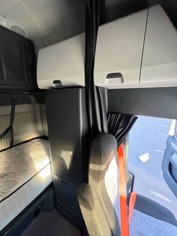 2020 Freightliner Cascadia