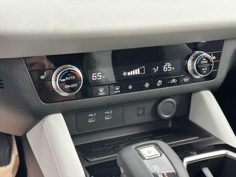 2025 Mitsubishi Outlander SE