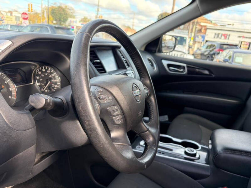 2020 Nissan Pathfinder SV