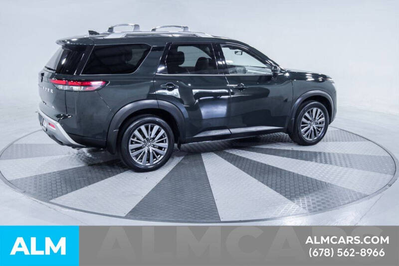 2024 Nissan Pathfinder SL