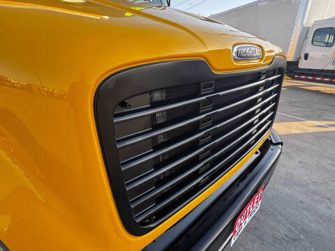 2018 Freightliner M2 106