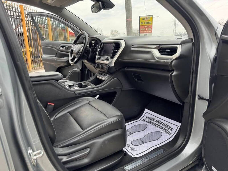 2023 GMC Acadia SLT