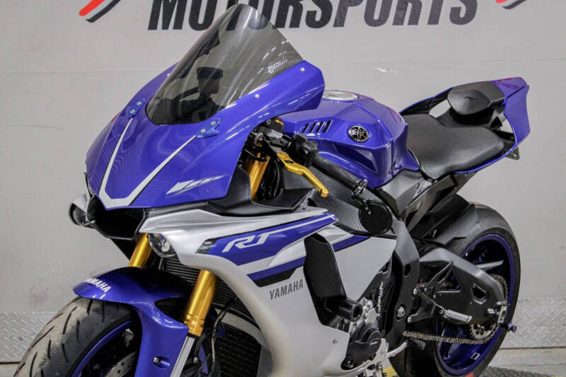 2016 Yamaha YZF-R1