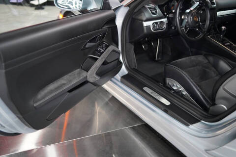 2016 Porsche Cayman GT4