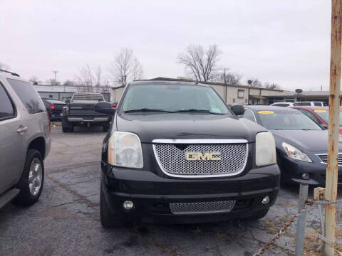 2011 GMC Yukon for sale at DOWNHOME MOTORS INC in Gallatin TN
