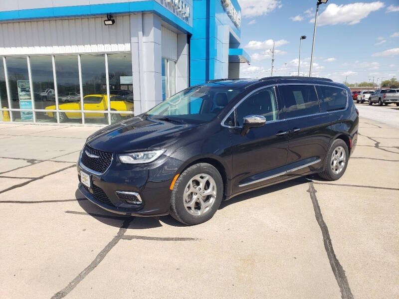 Black 2023 Chrysler Pacifica Limited Limited 4dr Mini-Van 2
