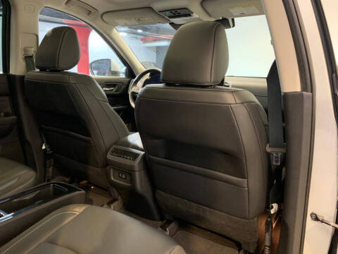 2022 Nissan Pathfinder SL