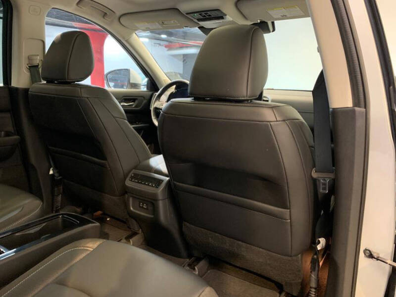 2022 Nissan Pathfinder SL