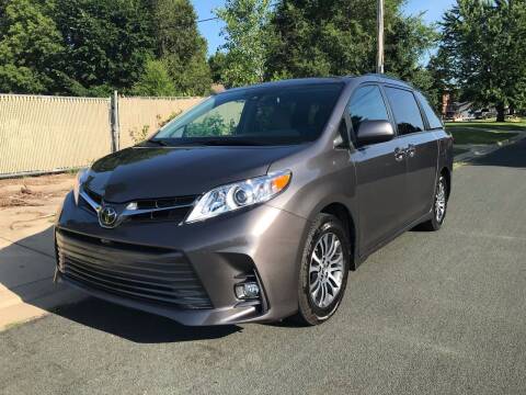 2018 Toyota Sienna for sale at ONG Auto in Farmington MN