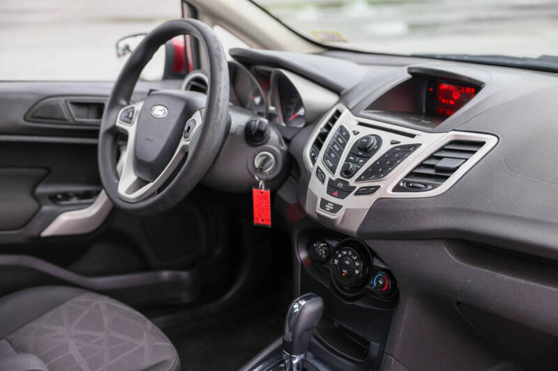 2013 Ford Fiesta SE
