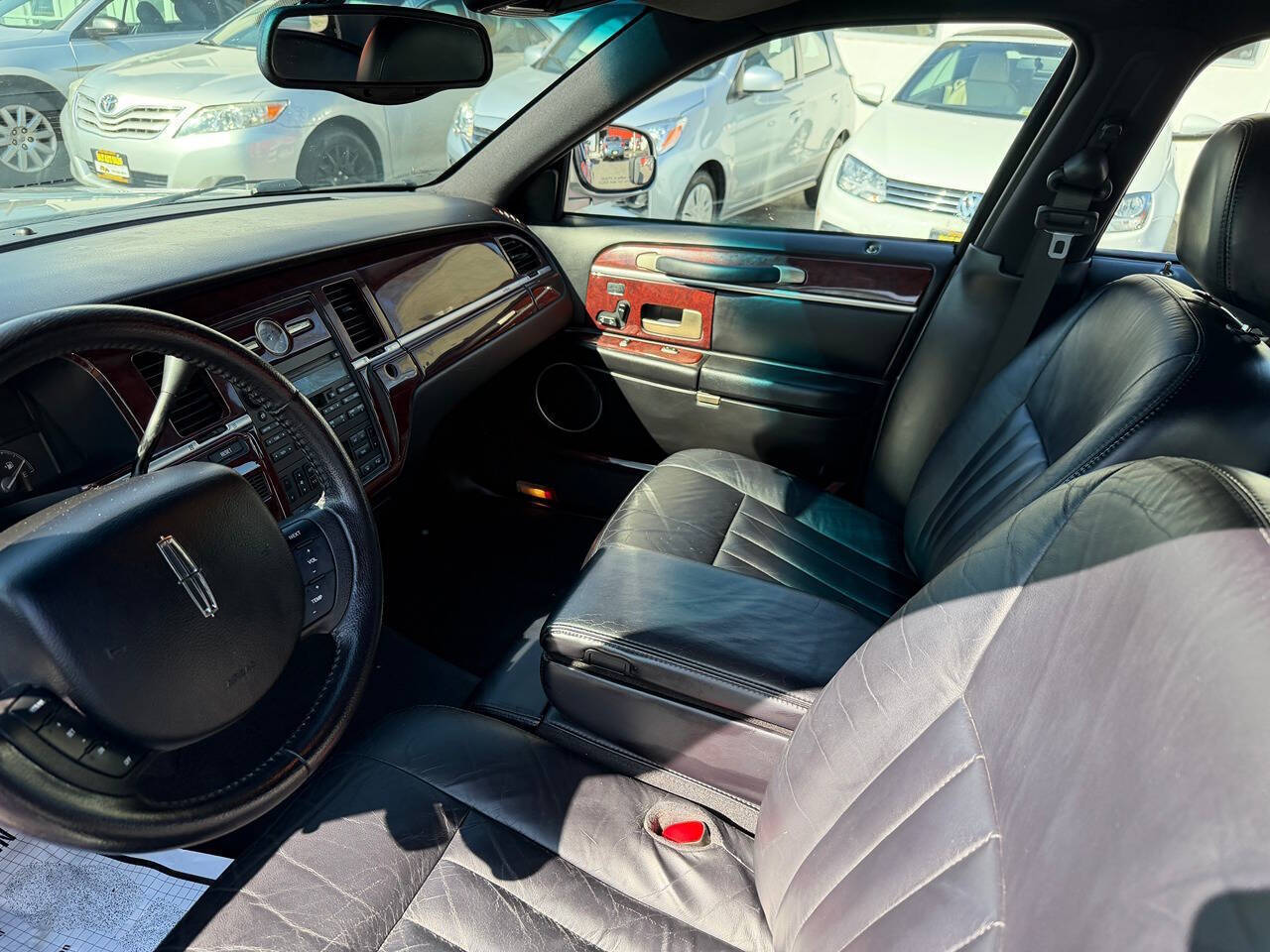 2005 Lincoln Town Car 5
