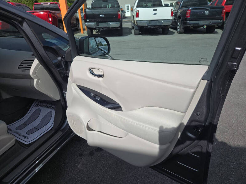 2015 Nissan LEAF SV