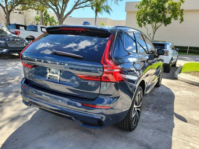 2024 Volvo XC60 B5 Plus Dark Theme