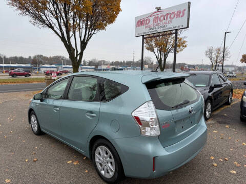 2014 Toyota Prius v Five