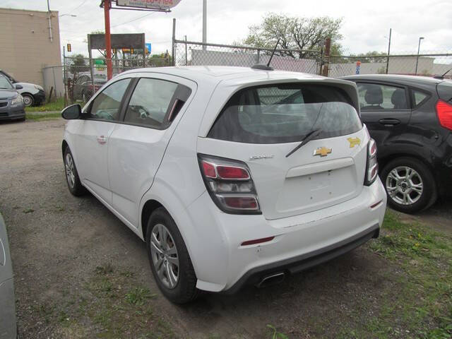 2017 Chevrolet Sonic LT - Photo 8