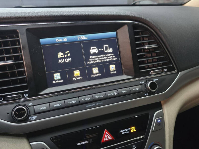 2017 Hyundai Elantra SE