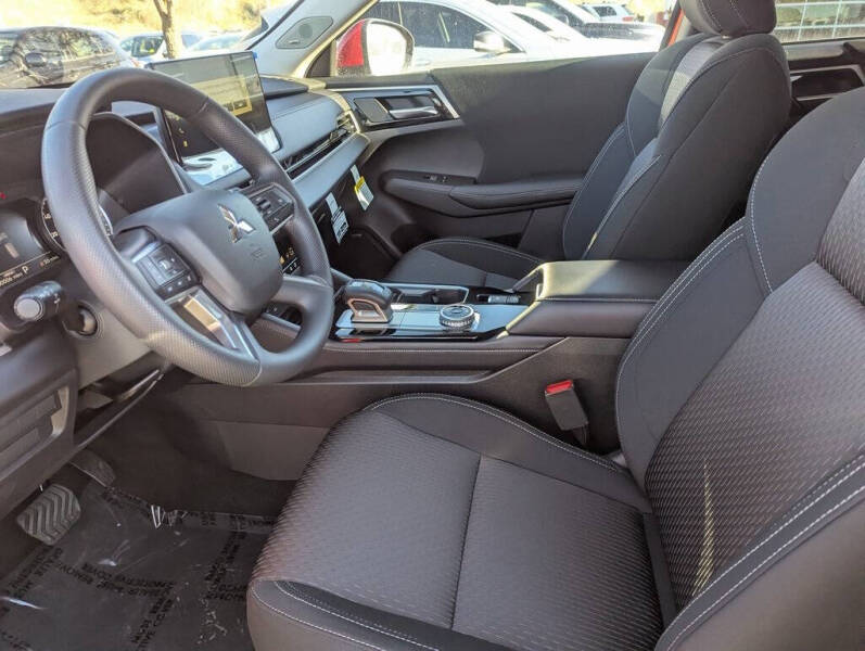 2026 Mitsubishi Outlander ES