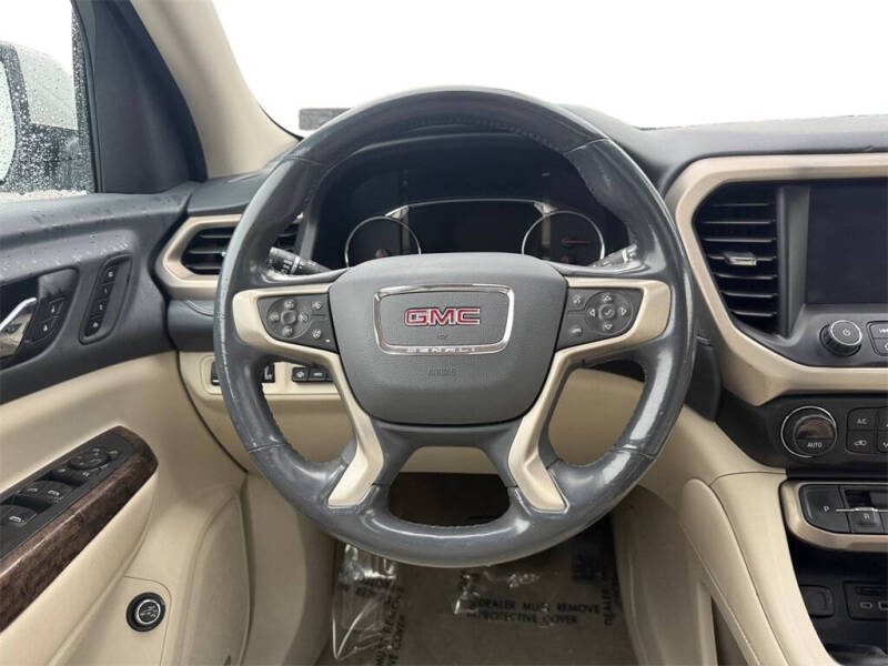 2022 GMC Acadia Denali