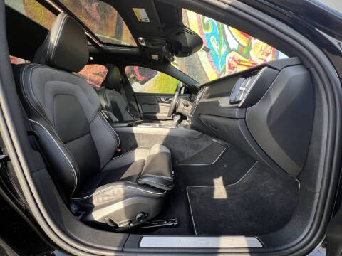 2019 Volvo S60 T6 R-Design