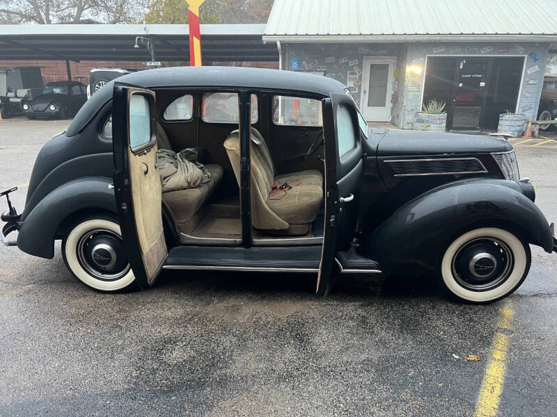 1937 Ford Deluxe