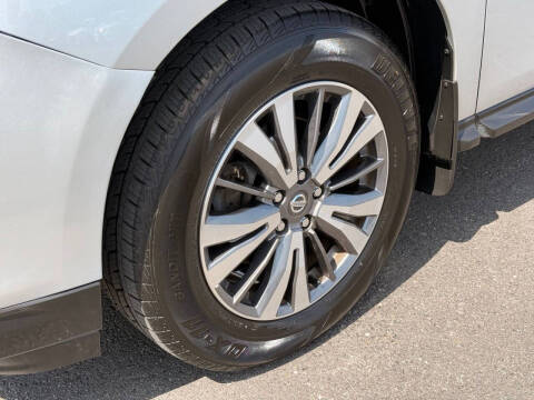 2017 Nissan Pathfinder SL