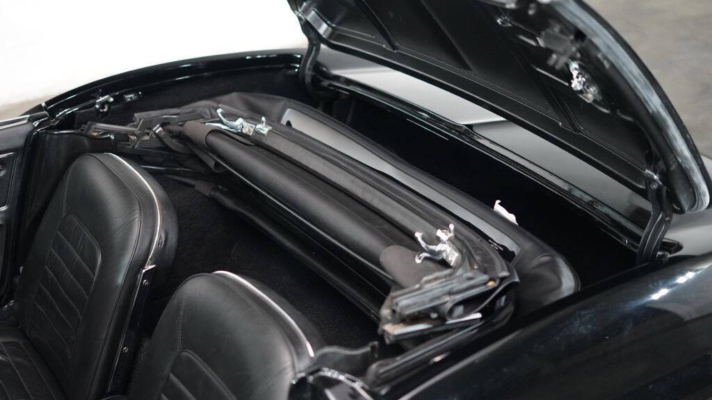 1966 Chevrolet Corvette 28