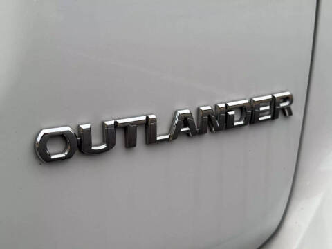 2017 Mitsubishi Outlander ES