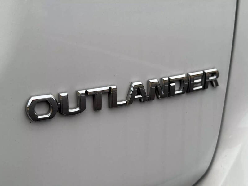 2017 Mitsubishi Outlander ES