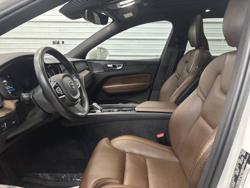 2022 Volvo XC60 B5 Inscription