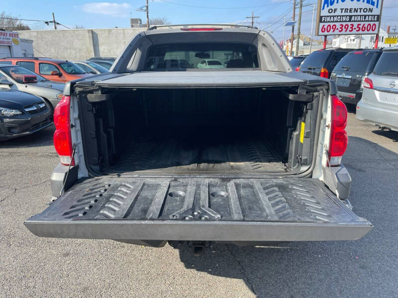 2004 Chevrolet Avalanche Base photo 8