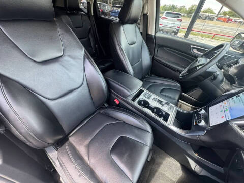 2022 Ford Edge Titanium