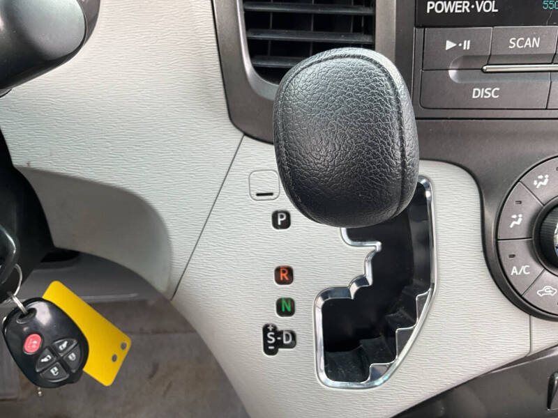 2011 Toyota Sienna LE 7-Passenger