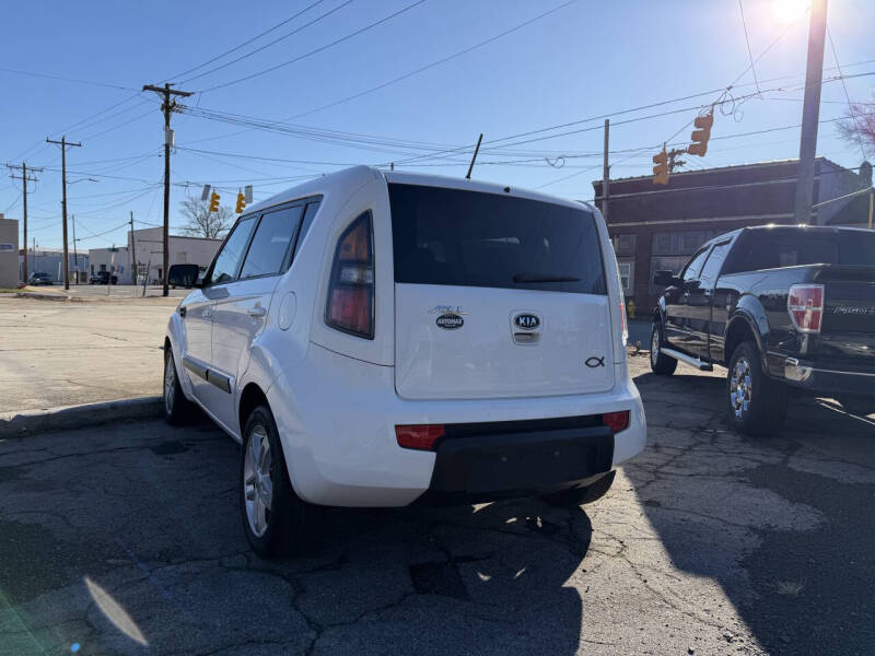 2011 Kia Soul +