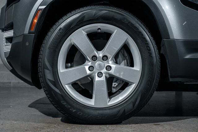 2022 Land Rover Defender 110 SE