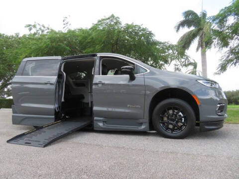 2024 Chrysler Pacifica Touring L