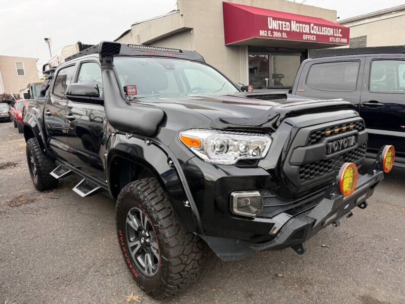 2022 Toyota Tacoma SR's photo