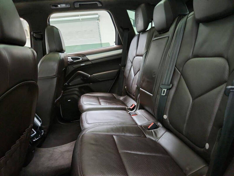 2013 Porsche Cayenne GTS