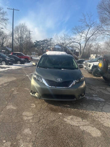 2014 Toyota Sienna XLE 8-Passenger
