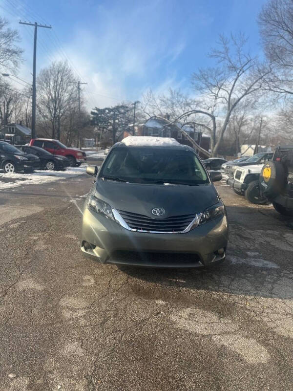 2014 Toyota Sienna XLE 8-Passenger