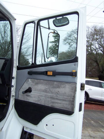 2002 Freightliner FL70