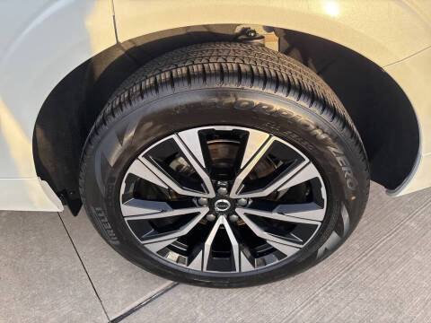 2025 Volvo XC60 B5 Plus Dark Theme