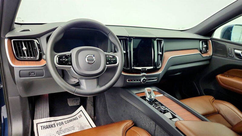 2023 Volvo XC60 B6 Ultimate Bright Theme
