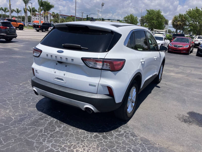 2020 Ford Escape SE