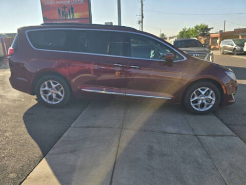 2017 Chrysler Pacifica Touring-L