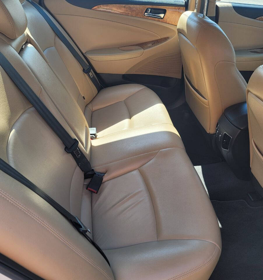 2011 HYUNDAI Sonata Sedan - $9,900