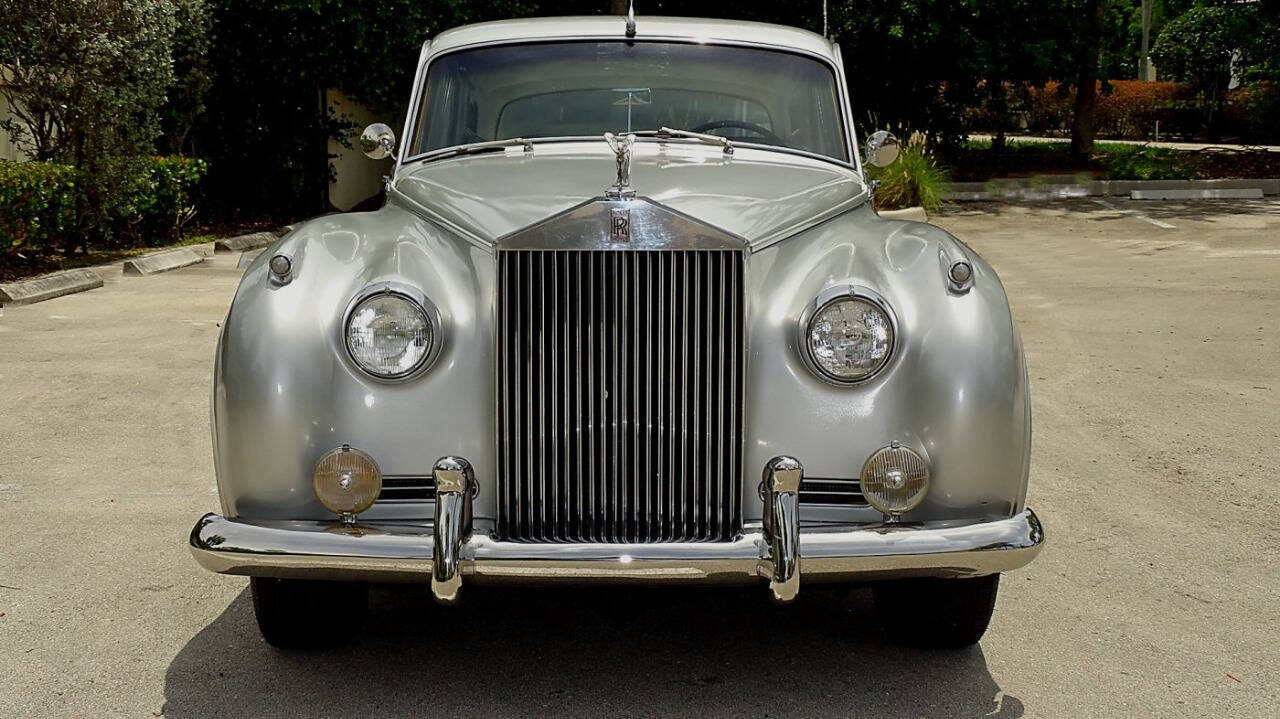 1957 Rolls-Royce Silver Cloud III 14